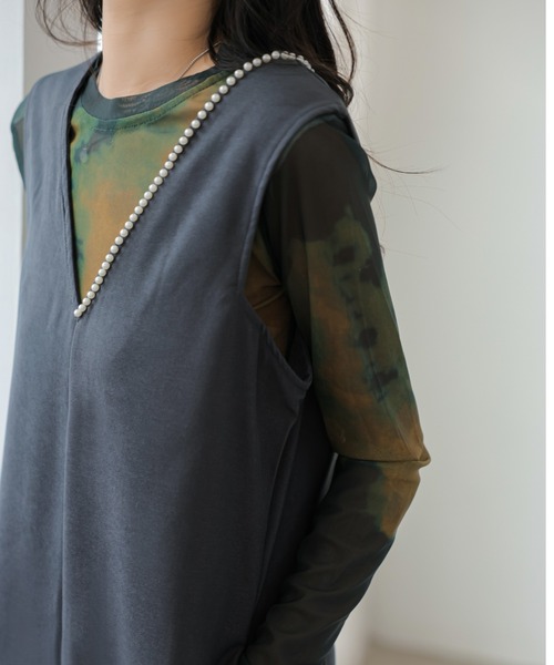 emi+(エミプラス)の「Vネックパールドッキングワンピース(ワンピース・レディース・チャコールグレー・S/M/L)」の12枚目の写真