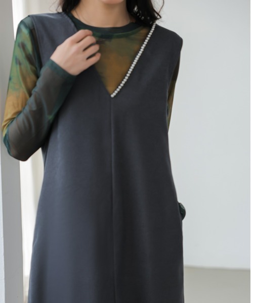emi+(エミプラス)の「Vネックパールドッキングワンピース(ワンピース・レディース・チャコールグレー・S/M/L)」の5枚目の写真