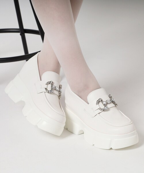 cs T&P(シーエスティーアンドピー)の「厚底キラキラチャーム付きローファーパンプス(パンプス・レディース・ブラック/ホワイト/ブラック系1・S/M/L/LL)」の20枚目の写真