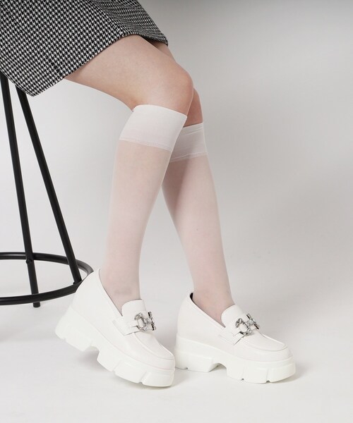 cs T&P(シーエスティーアンドピー)の「厚底キラキラチャーム付きローファーパンプス(パンプス・レディース・ブラック/ホワイト/ブラック系1・S/M/L/LL)」の22枚目の写真