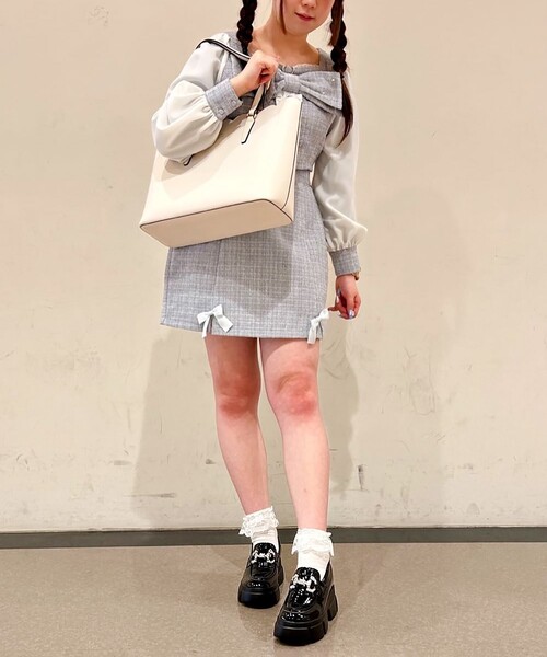 cs T&P(シーエスティーアンドピー)の「厚底キラキラチャーム付きローファーパンプス(パンプス・レディース・ブラック/ホワイト/ブラック系1・S/M/L/LL)」の7枚目の写真