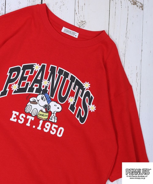 PEANUTS(ピーナッツ)の「PEANUTS フラワーカレッジロゴ ヘビーウエイト ドロップショルダー半袖Tシャツ(Tシャツ/カットソー・メンズ・オフホワイト/レッド/杢グレー・S/M/L/LL)」の3枚目の写真