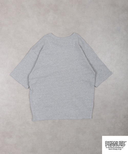 PEANUTS(ピーナッツ)の「PEANUTS フラワーカレッジロゴ ヘビーウエイト ドロップショルダー半袖Tシャツ(Tシャツ/カットソー・メンズ・オフホワイト/レッド/杢グレー・S/M/L/LL)」の10枚目の写真
