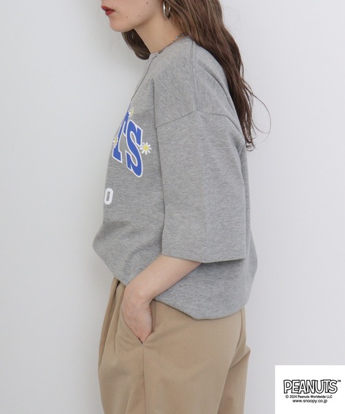 PEANUTS(ピーナッツ)の「PEANUTS フラワーカレッジロゴ ヘビーウエイト ドロップショルダー半袖Tシャツ(Tシャツ/カットソー・メンズ・オフホワイト/レッド/杢グレー・S/M/L/LL)」の21枚目の写真