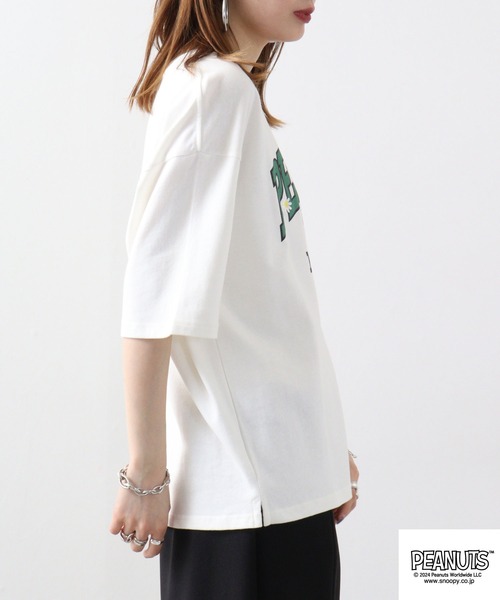 PEANUTS(ピーナッツ)の「PEANUTS フラワーカレッジロゴ ヘビーウエイト ドロップショルダー半袖Tシャツ(Tシャツ/カットソー・メンズ・オフホワイト/レッド/杢グレー・S/M/L/LL)」の18枚目の写真