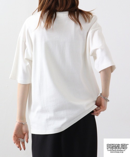 PEANUTS(ピーナッツ)の「PEANUTS フラワーカレッジロゴ ヘビーウエイト ドロップショルダー半袖Tシャツ(Tシャツ/カットソー・メンズ・オフホワイト/レッド/杢グレー・S/M/L/LL)」の17枚目の写真