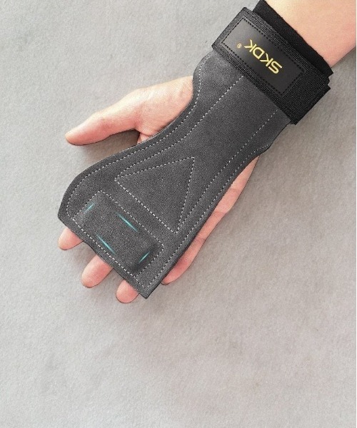 COMON+(コモンプラス)の「牛革で丈夫でしっかりグリップしてくれるパワーグリップグローブ(スポーツグッズ・メンズ・ブラック・FREE)」の3枚目の写真