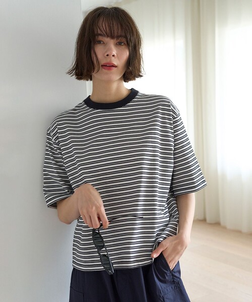 UNFILO(アンフィーロ)の「ベーシックTEE(Tシャツ/カットソー・レディース・ダルブルー系1/パープル系/ホワイト系/ネイビー系1/ブルー系/ブラック系・MEDIUM/LARGE)」の3枚目の写真