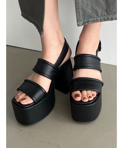 EMODA(エモダ)の「プランプカバーサンダル(サンダル・レディース・ホワイト/ブラック・SMALL/MEDIUM/LARGE)」の4枚目の写真