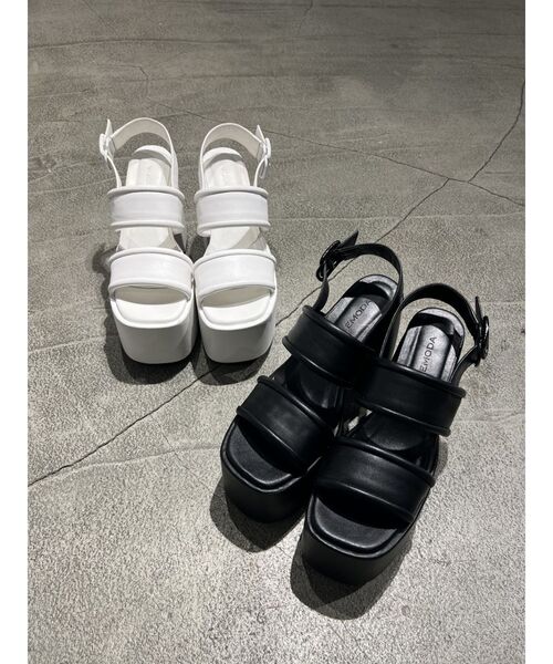 EMODA(エモダ)の「プランプカバーサンダル(サンダル・レディース・ホワイト/ブラック・SMALL/MEDIUM/LARGE)」の7枚目の写真
