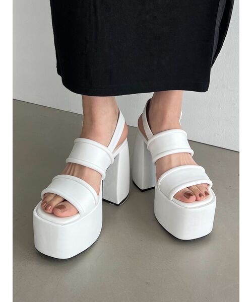 EMODA(エモダ)の「プランプカバーサンダル(サンダル・レディース・ホワイト/ブラック・SMALL/MEDIUM/LARGE)」の8枚目の写真