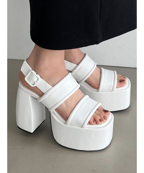 EMODA(エモダ)の「プランプカバーサンダル(サンダル・レディース・ホワイト/ブラック・SMALL/MEDIUM/LARGE)」の9枚目の写真