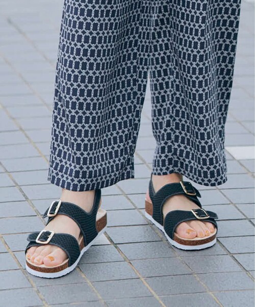 SHOO・LA・RUE(シューラルー)の「◆カジュアル過ぎずにきれい見え ニットダブルベルトサンダル(サンダル・レディース・ブラック/ライトベージュ/チャコールグレー・25/35/45)」の2枚目の写真