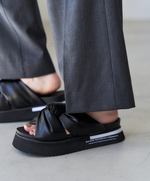 LE TALON(ルタロン)の「MAISON MAVERICK PRESENTS fussbettサンダル(サンダル・レディース・ブラック/ホワイト・39/37)」の1枚目の写真