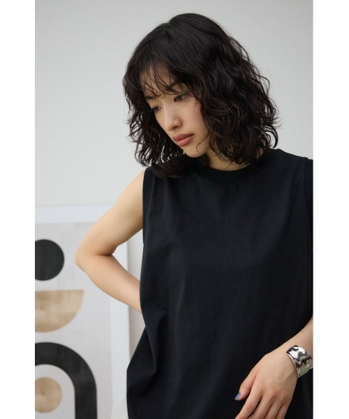 AZUL by moussy（アズールバイマウジー）の「ベーシッククルーネックタンクトップ（タンクトップ・レディース・グレー/オフホワイト/ブラック・FREE）」の15枚目の写真