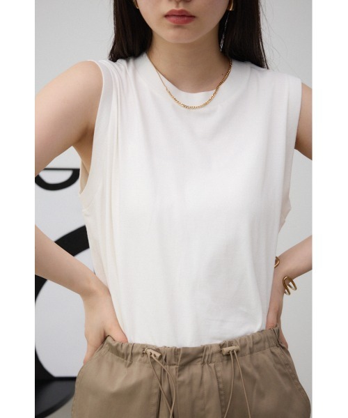 AZUL by moussy（アズールバイマウジー）の「ベーシッククルーネックタンクトップ（タンクトップ・レディース・グレー/オフホワイト/ブラック・FREE）」の4枚目の写真