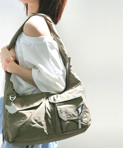 CRYSTAL BALL（クリスタルボール）の「チャームポケットショルダーバッグ（ショルダーバッグ・レディース・サックスブルー/カーキ/ブラック・FREE）」の2枚目の写真