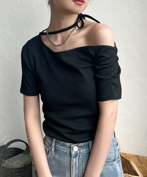 Rejoule(リジュール)の「ストラップチョーカー付きワンショル半袖Tシャツ(Tシャツ/カットソー・レディース・アイボリー/ブラック/グレー・FREE)」の2枚目の写真