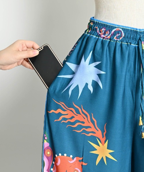 MARAI（マーライ）の「派手柄 ハイウエスト ウエストゴム ワイドパンツ（その他パンツ・レディース・グリーン・X-LARGE/XX-LARGE）」の5枚目の写真