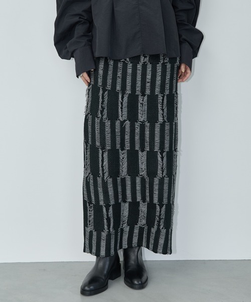 AIC.（エーアイシー）の「バルキーフリンジニットロングスカート（スカート・レディース・チャコールグレー/ブラック・FREE）」の3枚目の写真