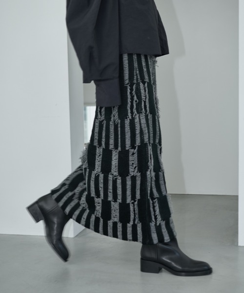 AIC.（エーアイシー）の「バルキーフリンジニットロングスカート（スカート・レディース・チャコールグレー/ブラック・FREE）」の5枚目の写真