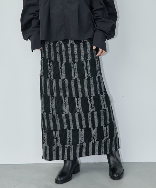 AIC.（エーアイシー）の「バルキーフリンジニットロングスカート（スカート・レディース・チャコールグレー/ブラック・FREE）」の4枚目の写真