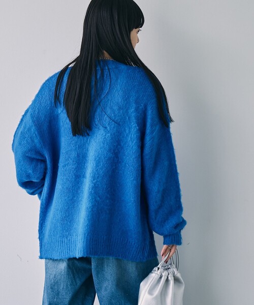 PENNEYS（ぺニーズ）の「PENNEYS（ぺニーズ）別注シャギーVネックカーディガン（カーディガン/ボレロ・レディース・ダークブラウン/オフホワイト/コバルトブルー/ワインレッド・M/L）」の7枚目の写真