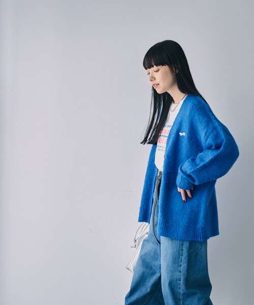 PENNEYS（ぺニーズ）の「PENNEYS（ぺニーズ）別注シャギーVネックカーディガン（カーディガン/ボレロ・レディース・ダークブラウン/オフホワイト/コバルトブルー/ワインレッド・M/L）」の9枚目の写真