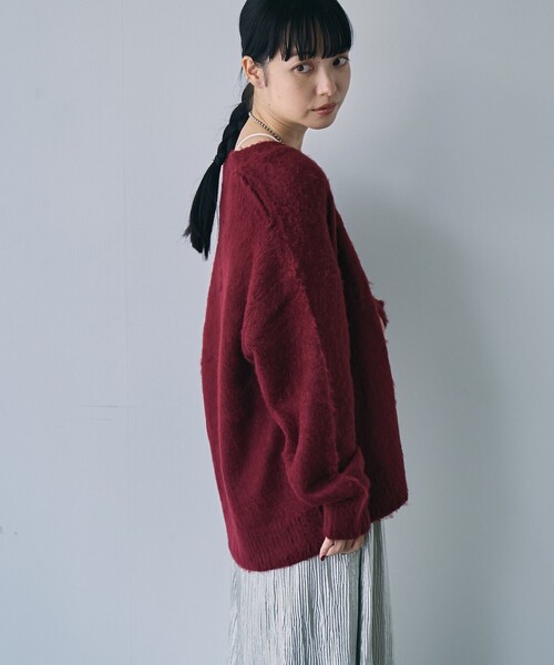 PENNEYS（ぺニーズ）の「PENNEYS（ぺニーズ）別注シャギーVネックカーディガン（カーディガン/ボレロ・レディース・ダークブラウン/オフホワイト/コバルトブルー/ワインレッド・M/L）」の16枚目の写真