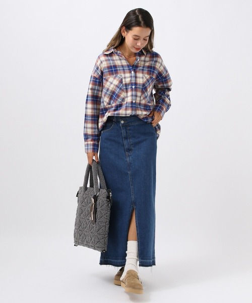 BAYFLOW（ベイフロー）の「[ボア素材で登場!!]チャームツキボアキルトトート（ショルダーバッグ・レディース・モカ/アイボリー/グレー・FREE）」の9枚目の写真