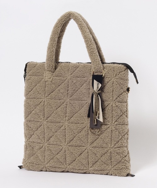 BAYFLOW（ベイフロー）の「[ボア素材で登場!!]チャームツキボアキルトトート（ショルダーバッグ・レディース・モカ/アイボリー/グレー・FREE）」の16枚目の写真