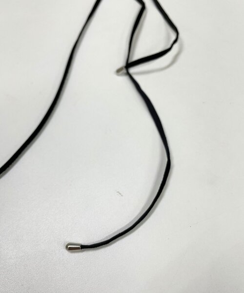 Omekashi（オメカシ）の「フェイクレザー/ベロアニュアンスチョーカー（ネックレス・レディース・ベージュ/ブラック・ONE SIZE）」の7枚目の写真