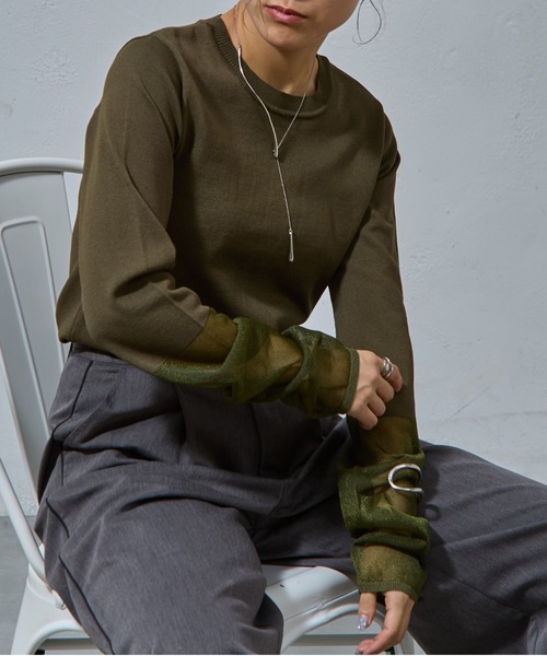 COLONY 2139(コロニートゥーワンスリーナイン)の「袖先シアークルーニット(ニット/セーター・レディース・ブラック/グレイッシュベージュ/オリーブ/オフホワイト/ネイビー・FREE)」の4枚目の写真