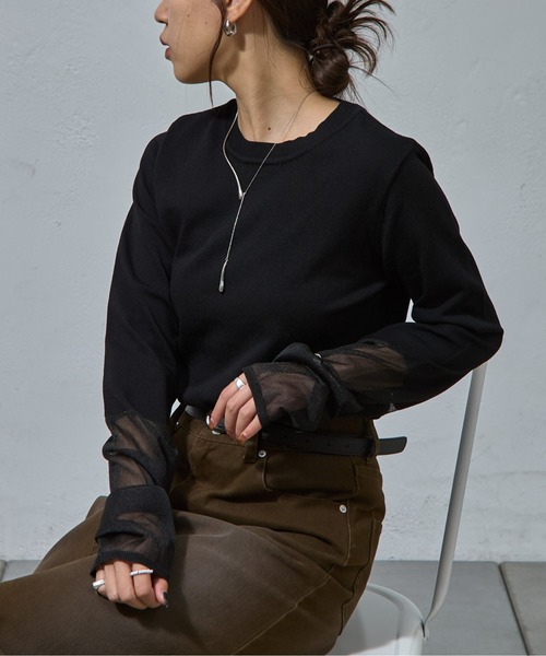 COLONY 2139(コロニートゥーワンスリーナイン)の「袖先シアークルーニット(ニット/セーター・レディース・ブラック/グレイッシュベージュ/オリーブ/オフホワイト/ネイビー・FREE)」の2枚目の写真