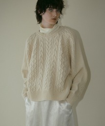 SHOULDER TUCK CABLE KNIT