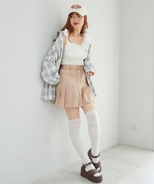 MAJESTIC LEGON(マジェスティックレゴン)の「フロントレースアッププリーツスカパン(スカート・レディース・カーキオリーブ/アイボリー/ベージュ・MEDIUM)」の15枚目の写真