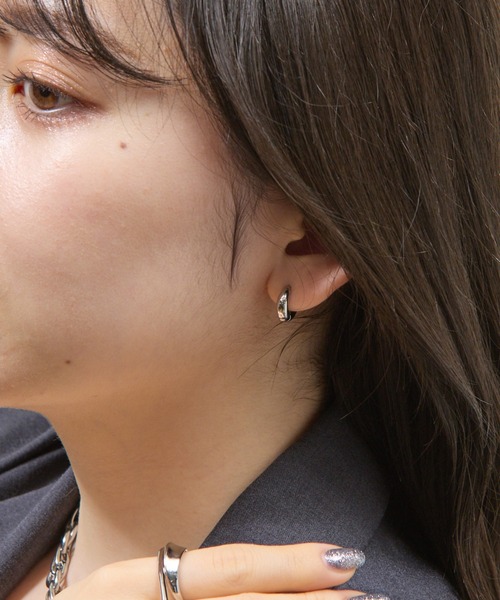 COLONY 2139（コロニートゥーワンスリーナイン）の「タイニーフープワンタッチピアス（ピアス（両耳用）・レディース・ゴールド/シルバー・FREE）」の5枚目の写真