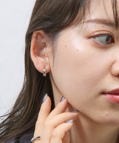 COLONY 2139（コロニートゥーワンスリーナイン）の「タイニーフープワンタッチピアス（ピアス（両耳用）・レディース・ゴールド/シルバー・FREE）」の6枚目の写真