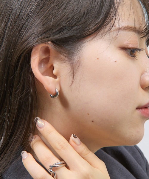 COLONY 2139（コロニートゥーワンスリーナイン）の「タイニーフープワンタッチピアス（ピアス（両耳用）・レディース・ゴールド/シルバー・FREE）」の7枚目の写真
