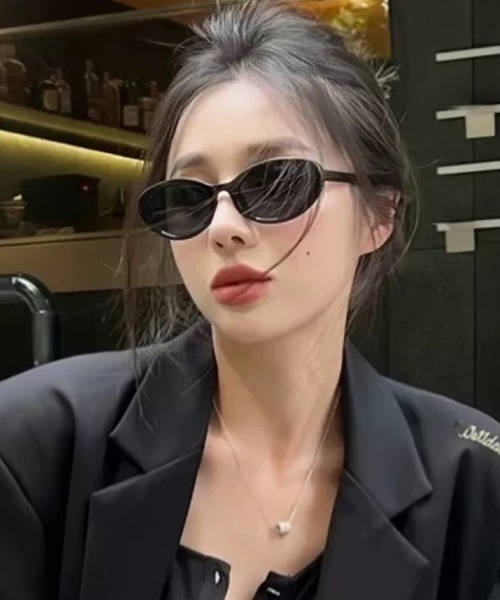 ViViDAY（ビビデー）の「サングラス（サングラス・レディース・ブラック・FREE）」の2枚目の写真