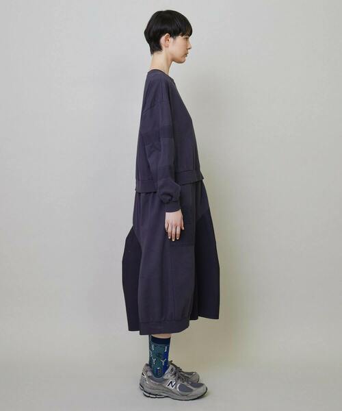 FRAPBOIS(フラボア)の「スウェサー ワンピース(ワンピース・レディース・チャコールグレー/カーキ・1)」の6枚目の写真