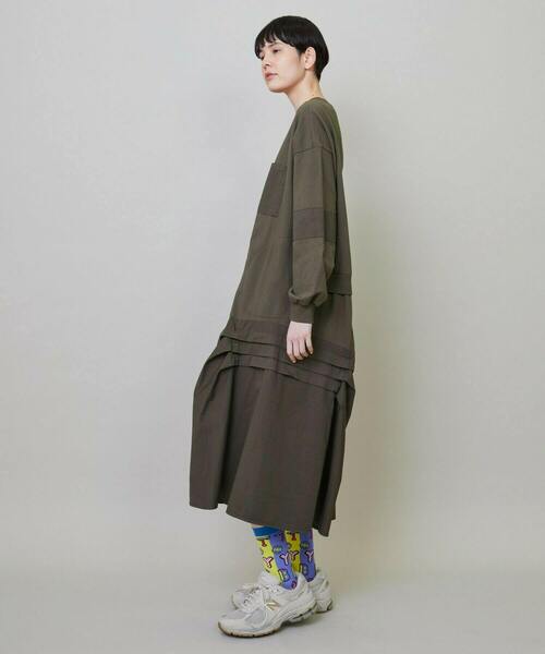 FRAPBOIS(フラボア)の「スウェサー ワンピース(ワンピース・レディース・チャコールグレー/カーキ・1)」の14枚目の写真