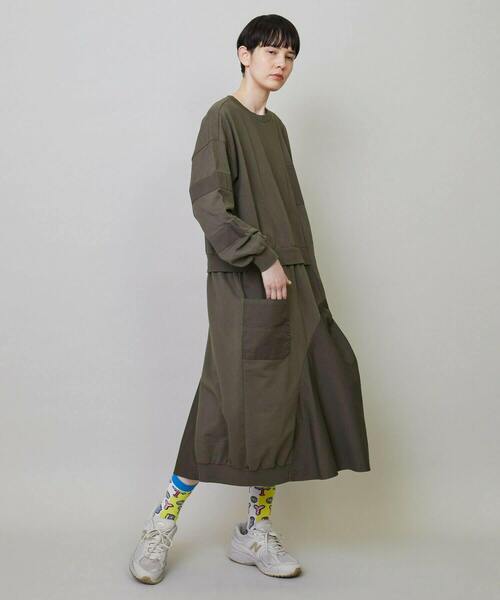 FRAPBOIS(フラボア)の「スウェサー ワンピース(ワンピース・レディース・チャコールグレー/カーキ・1)」の18枚目の写真