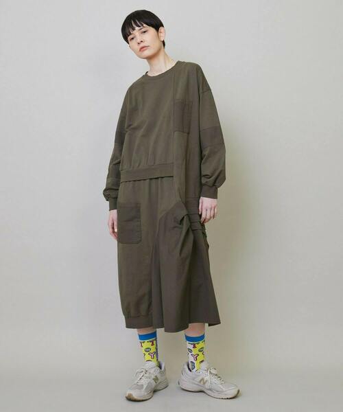 FRAPBOIS(フラボア)の「スウェサー ワンピース(ワンピース・レディース・チャコールグレー/カーキ・1)」の19枚目の写真