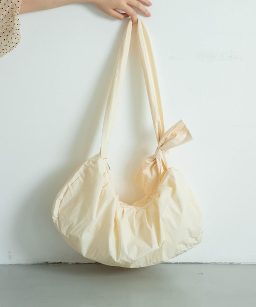 URBAN RESEARCH Sonny Label（アーバンリサーチサニーレーベル）の「2WAYリボンショルダーバッグ（ショルダーバッグ・レディース・ブラック/アイボリー・ONE）」の2枚目の写真