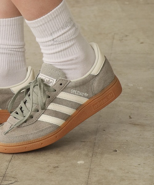 adidas(アディダス)の「adidas/アディダス HANDBALL SPEZIAL W スニーカー(スニーカー・メンズ・グレー/ブラウン/ベージュ/ネイビー/ホワイト×ブラック/レッド・23/23.5/24/24.5/25/26/26.5/27/27.5/28/22/22.5)」の21枚目の写真