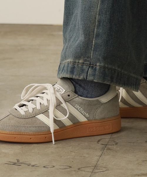 adidas(アディダス)の「adidas/アディダス HANDBALL SPEZIAL W スニーカー(スニーカー・メンズ・グレー/ブラウン/ベージュ/ネイビー/ホワイト×ブラック/レッド・23/23.5/24/24.5/25/26/26.5/27/27.5/28/22/22.5)」の17枚目の写真