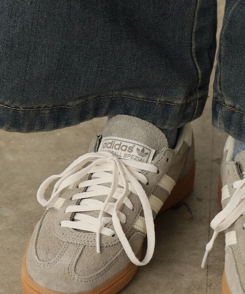 adidas(アディダス)の「adidas/アディダス HANDBALL SPEZIAL W スニーカー(スニーカー・メンズ・グレー/ブラウン/ベージュ/ネイビー/ホワイト×ブラック/レッド・23/23.5/24/24.5/25/26/26.5/27/27.5/28/22/22.5)」の16枚目の写真
