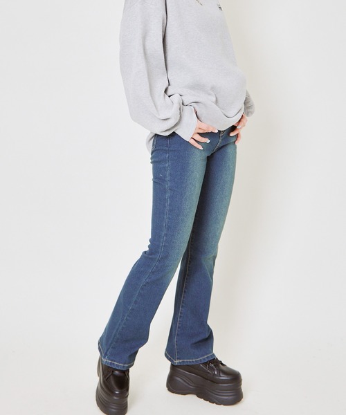 GORGE(ゴージ)の「《美脚シルエット》レディース フレアデニムパンツ ブーツカット ジーンズ 春秋冬(デニムパンツ・レディース・ブルー/ライトブルー・S/M/L)」の4枚目の写真