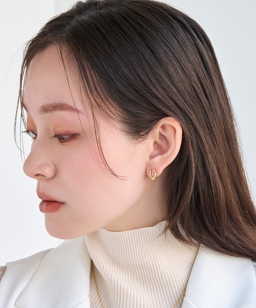 Phoebe(フィービィー)の「【痛くないシリーズ/金属アレルギー対応】ハンサムホースシューライトフィットイヤリング/馬蹄/バテイ/ホースシュー(イヤリング・レディース・イエローゴールド・FREE)」の2枚目の写真